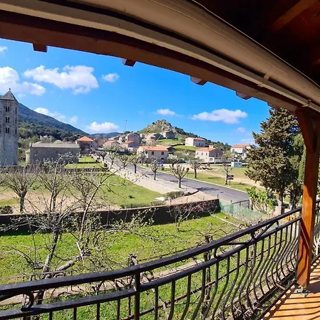 Maison De 3 Chambres Avec Jacuzzi Et Jardin Clos A *