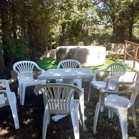 Ferienhaus Maison De 3 Chambres Avec Jacuzzi Et Jardin Clos A Carbini