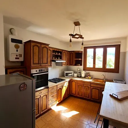 Ferienhaus Maison De 3 Chambres Avec Jacuzzi Et Jardin Clos A