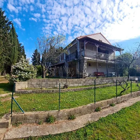 Maison De 3 Chambres Avec Jacuzzi Et Jardin Clos A Ferienhaus